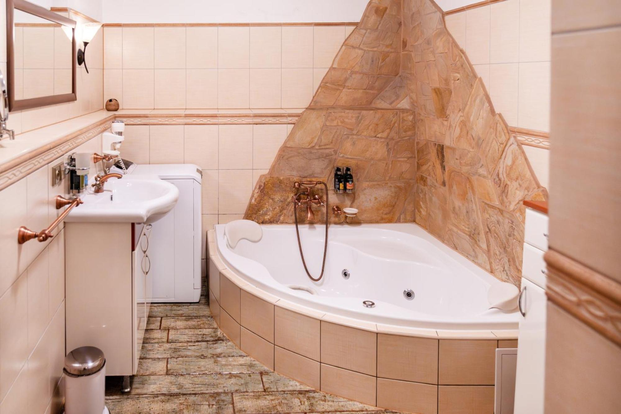 Villa Emausy Luhačovice エクステリア 写真